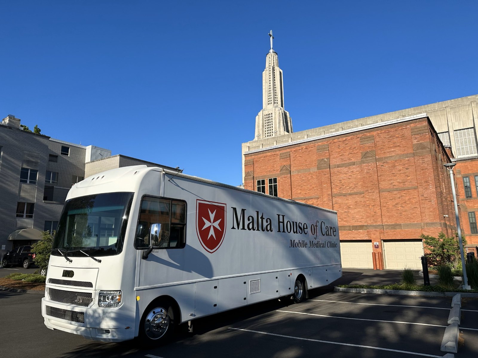 KRON4 — New Mobile Dental Clinic Launches in Oakland to Serve Uninsured Residents
