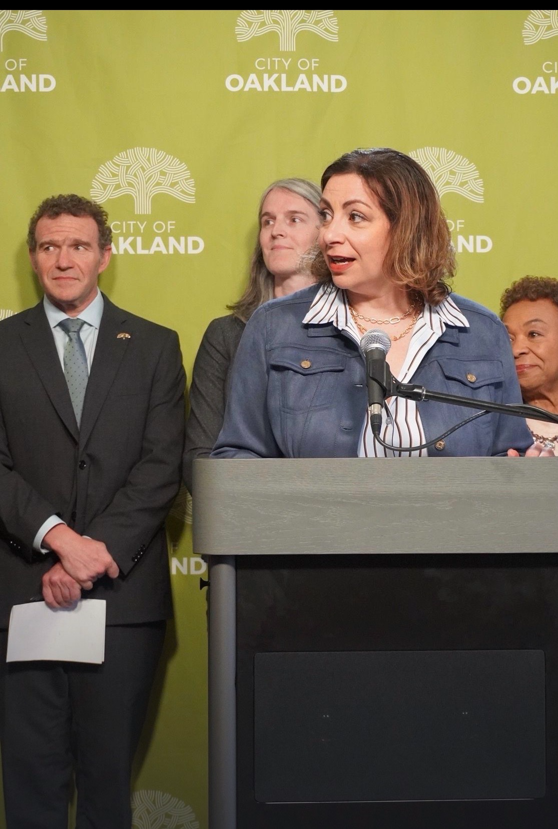 Mayor Barbara Lee at an Oakland press conference